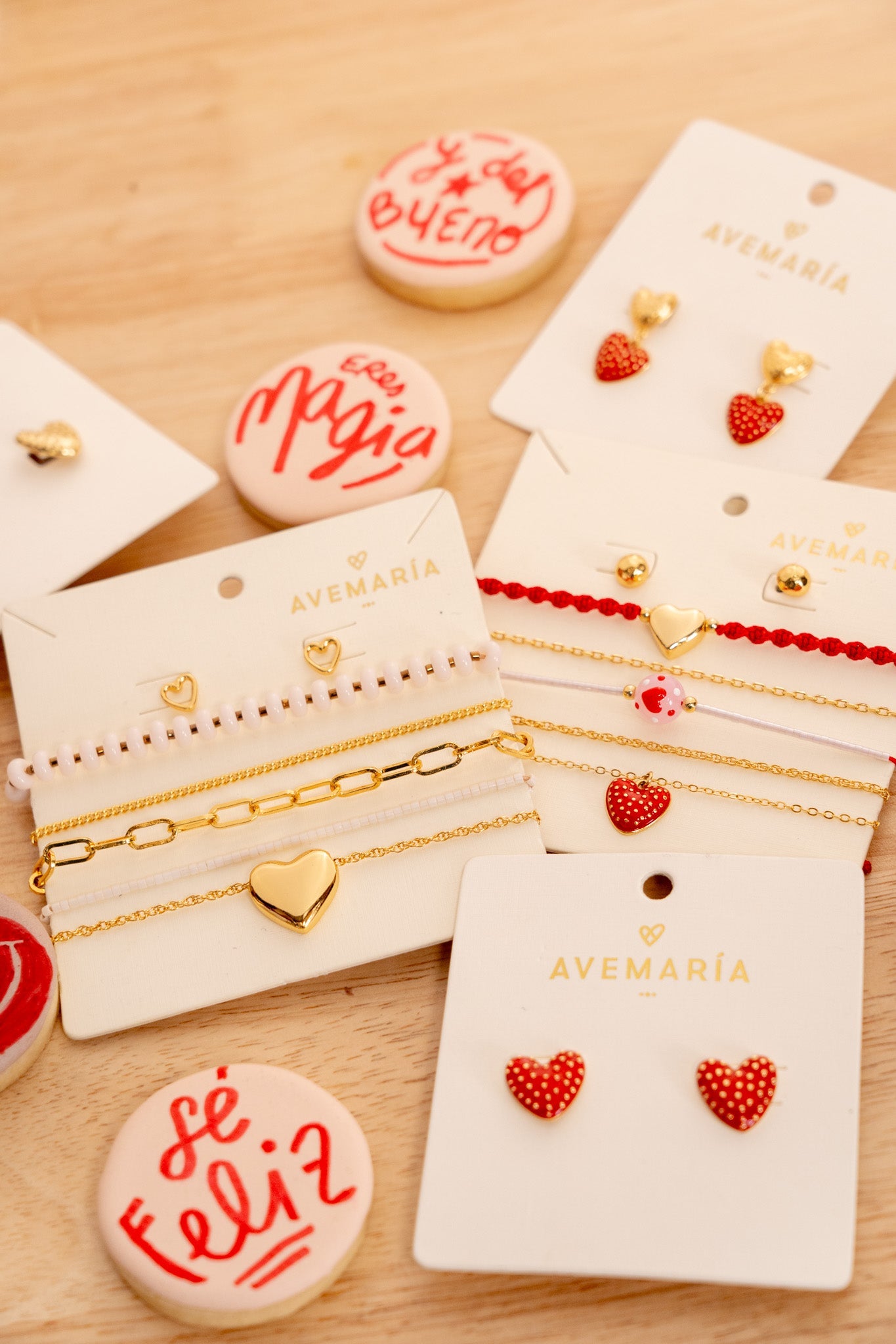 SET X5 PULSERAS LOVE RED + ARETES GOLD